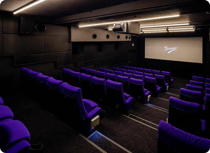 Japanese STRANGER café cinema builds a mini-theatre with ceiling mounted Espedeo Supra-5000 laser cinema projector